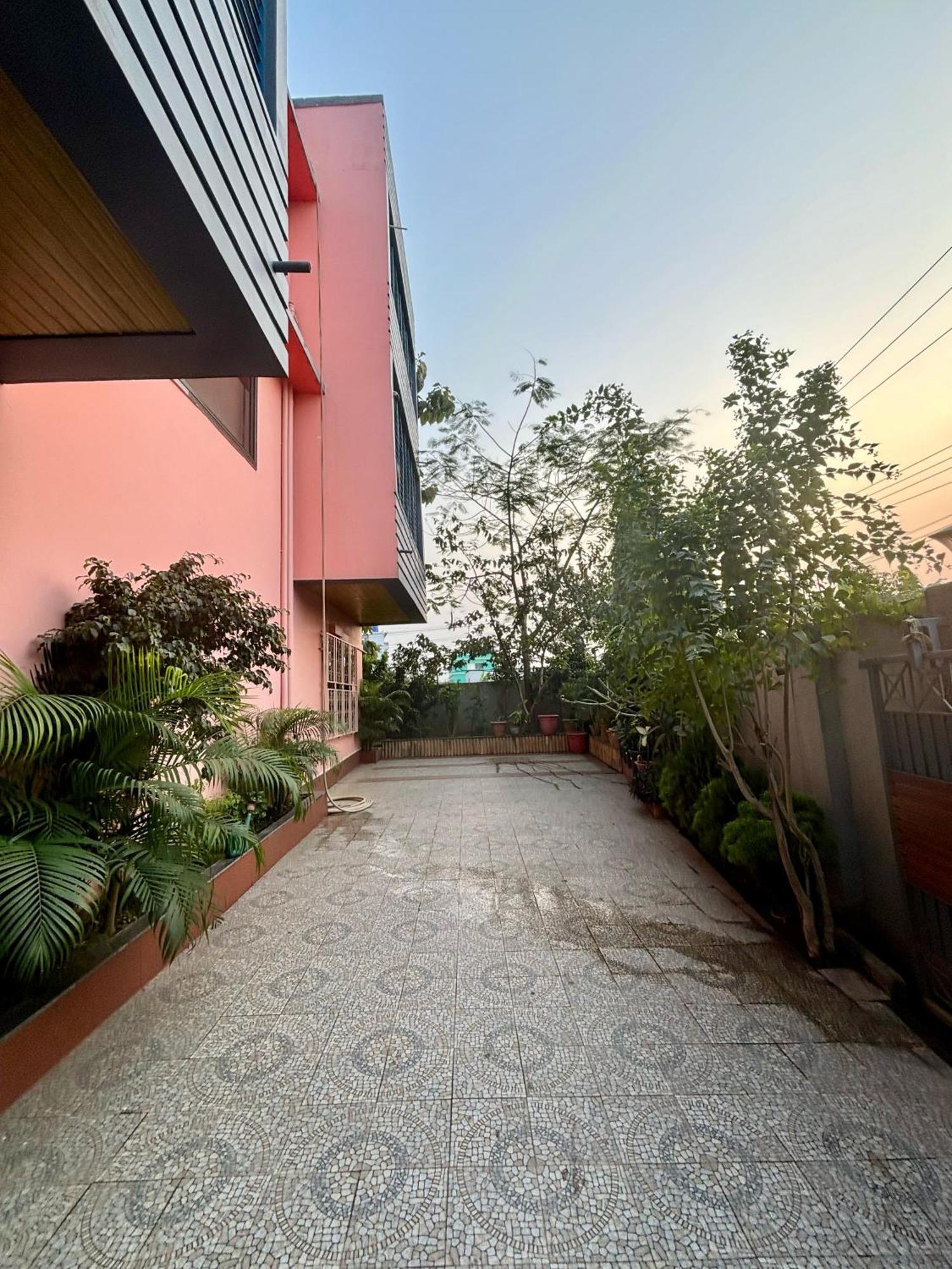 Krishna Shree Guest House Guwahati Exteriör bild